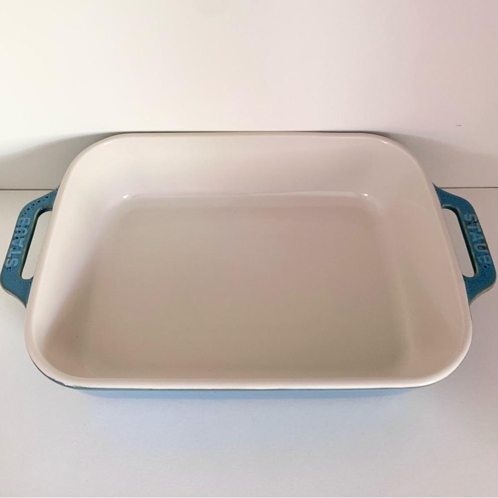 Hold NWOT Staub enameled baking dish - Picture 6 of 11